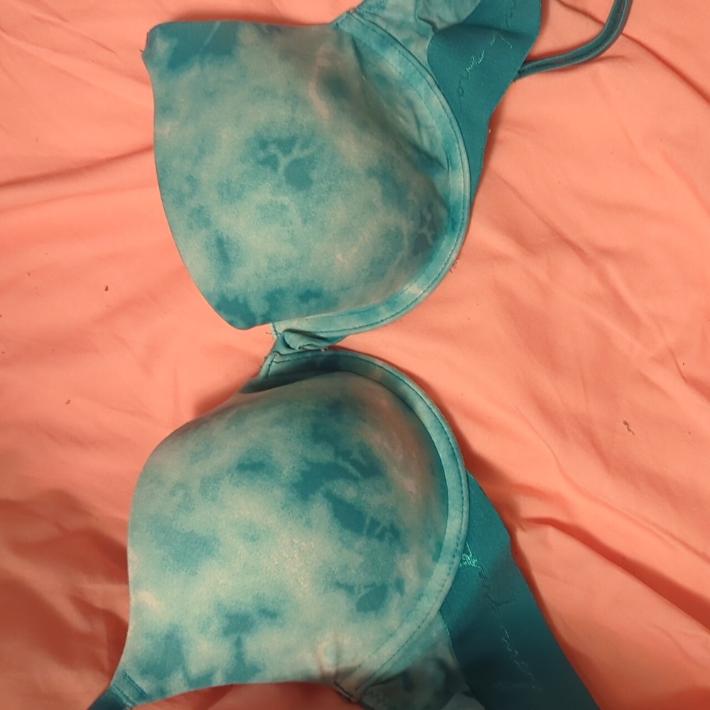 4B Victoria's secret pink bra